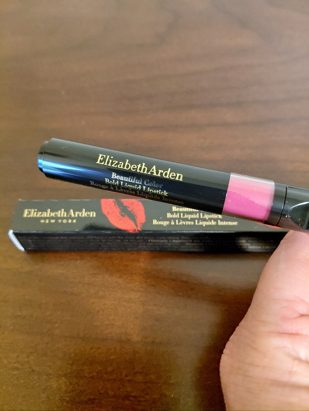 Elizabeth Arden Beautiful Color Bold Liquid Lipstick Extreme Pink 01 - Picture 6 of 6
